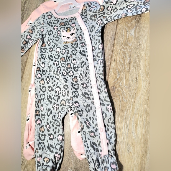 Betsy Johnson set of 2 pink, gray and white footed pajamas Size 6 months - Picture 3 of 16